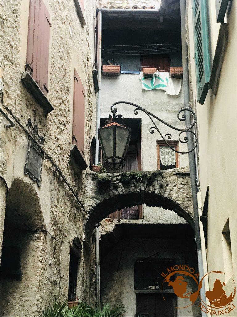 Vicolo del borgo Castello di Lierna