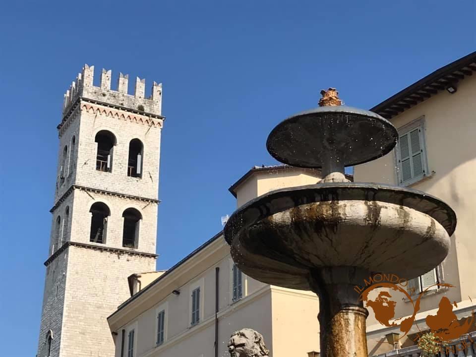 Piazza del Comune e torre del Popolo