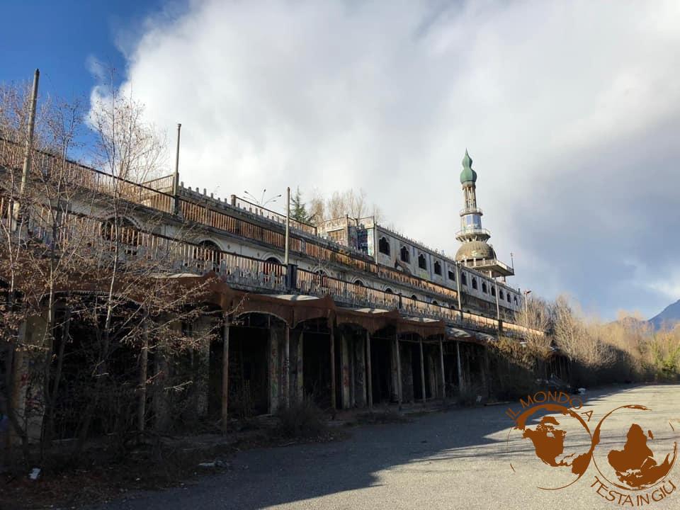 Lo stile arabeggiante di Consonno e minareto