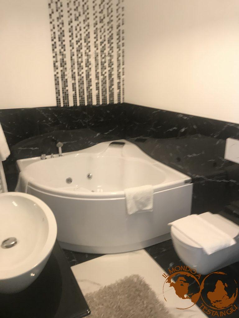 Bagno con vasca idromassaggio suite Villa Giulia Hotel