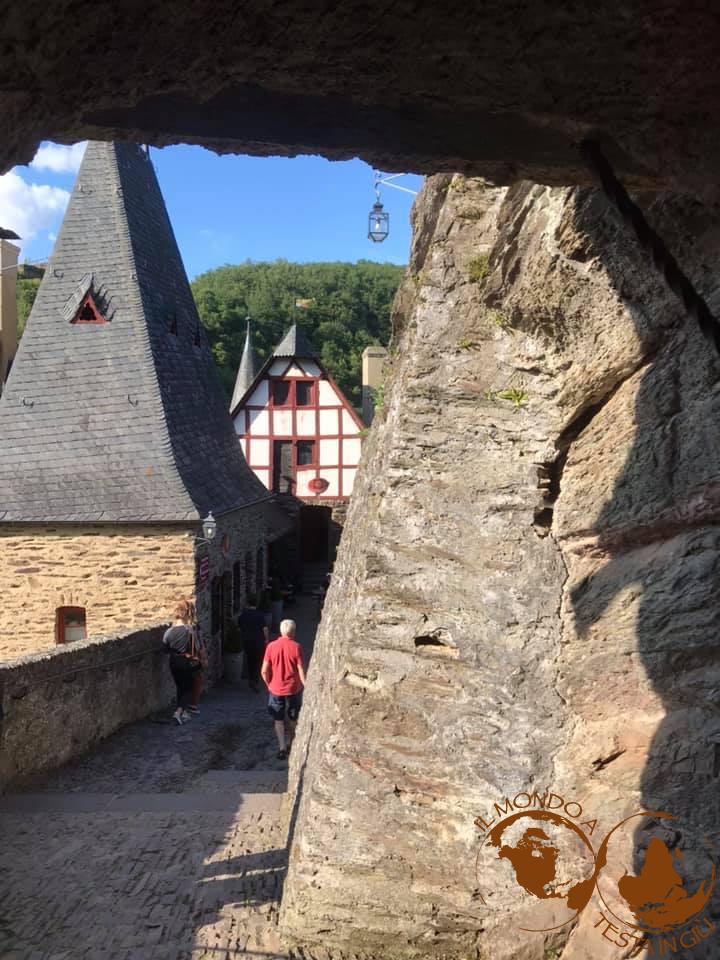 Castello e roccia si fondono in tutt'uno