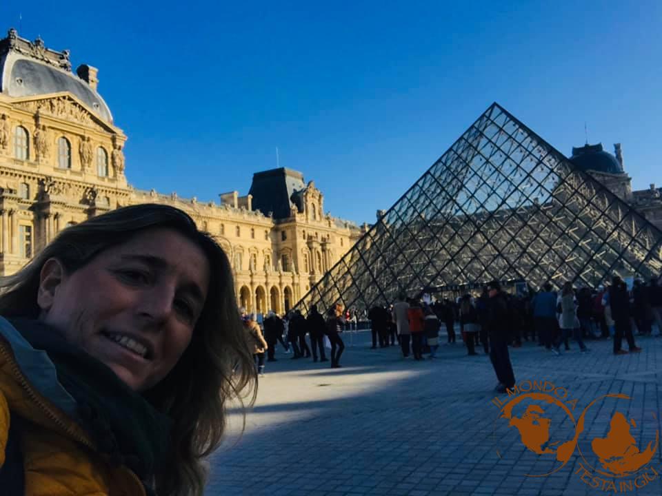 La piramide del Louvre di Parigi