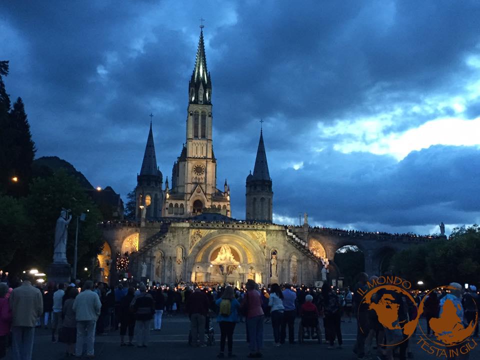 La Basilica di Lourdes luogo di fede per pellegrini di tutto il mondo