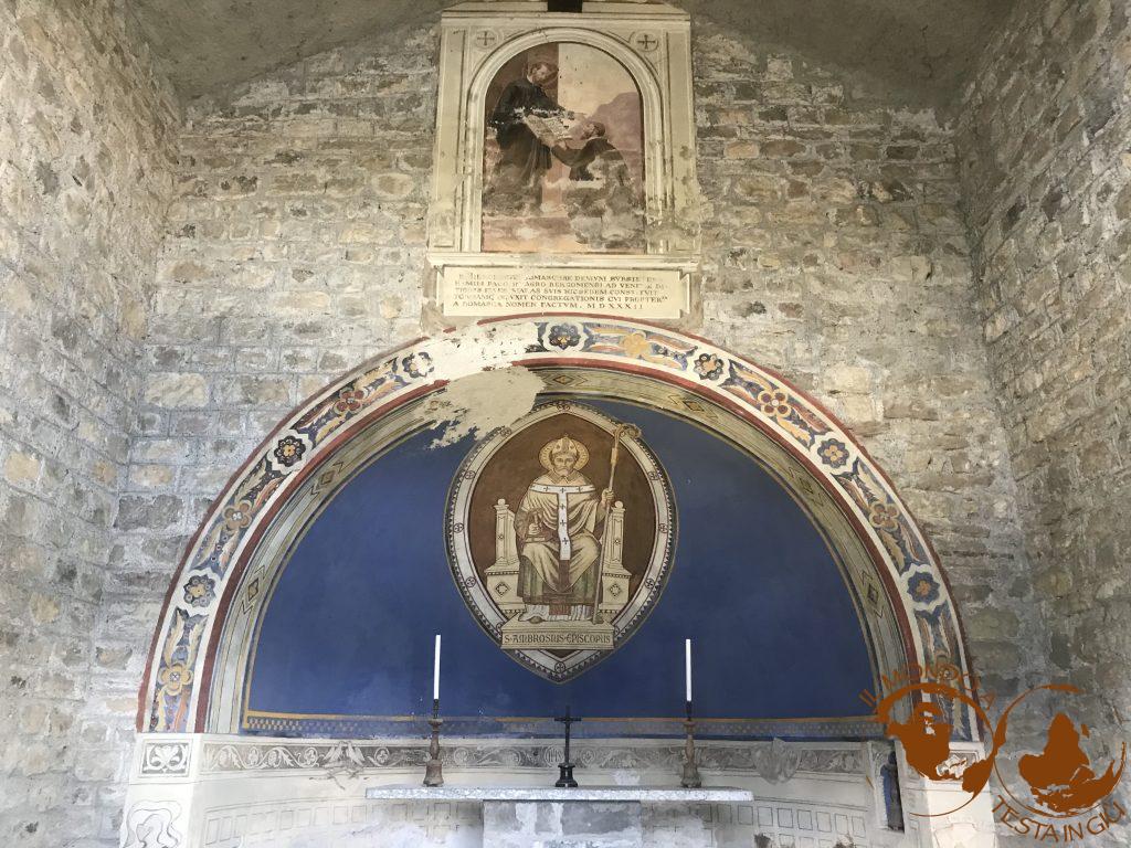 Interno dell'oratorio dedicato a Sant'Ambrogio