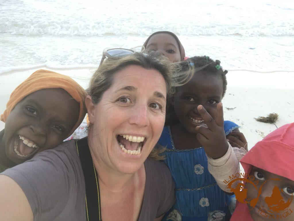 Incontri con bambini Zanzibarini sulla spiaggia di Jambiani
