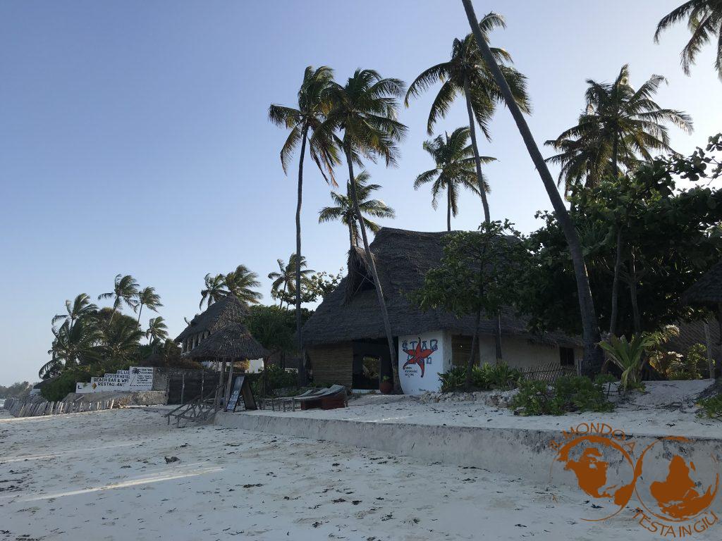 Tipiche costruzioni zanzibarine con tetti makuti