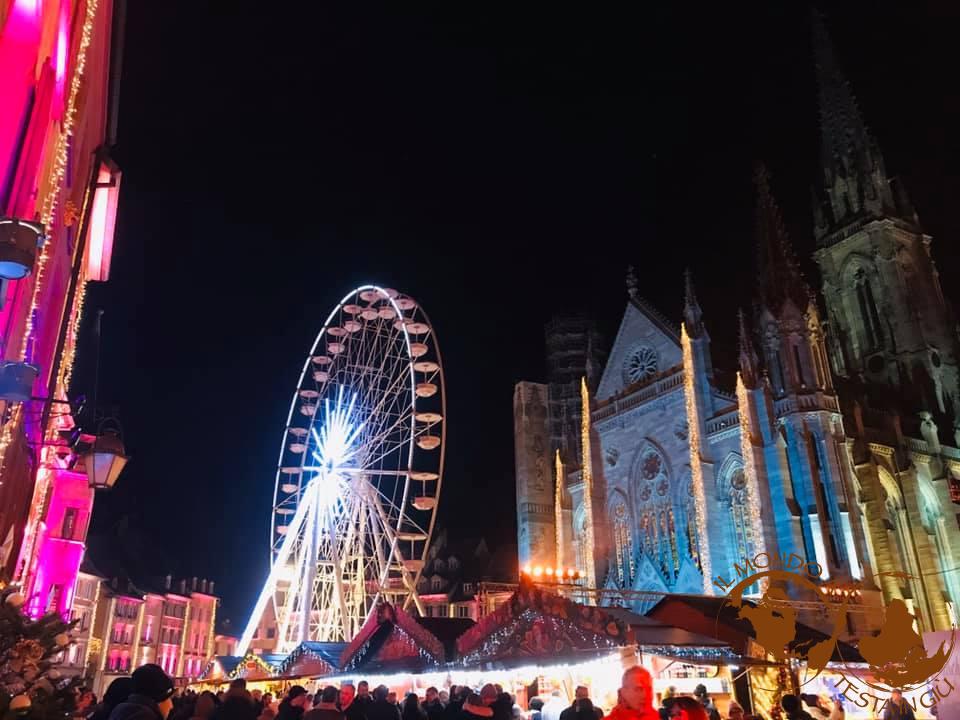 Place de la Réunion di Mulhouse e il tempio Saint Ethienne