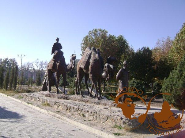 Statua di cammellieri sulla Via della Seta