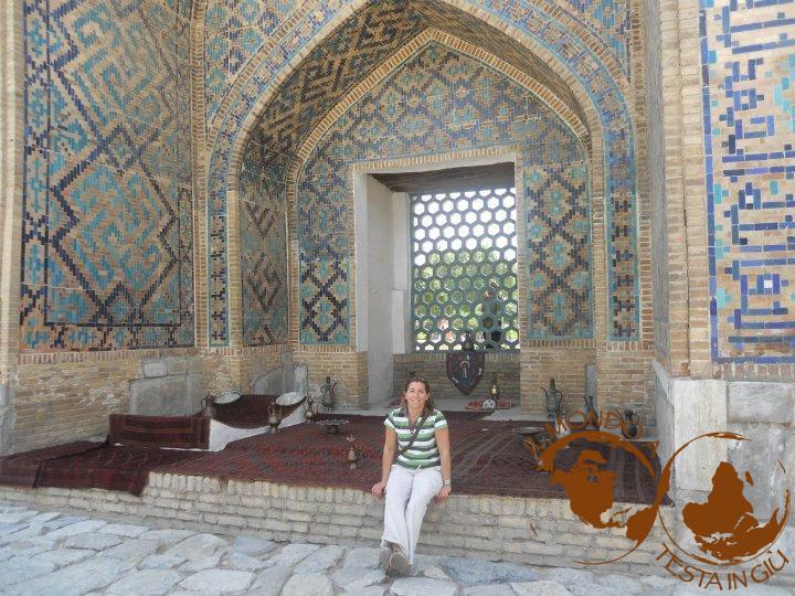 Interno di una madrasa di Piazza Registan a Samarcanda