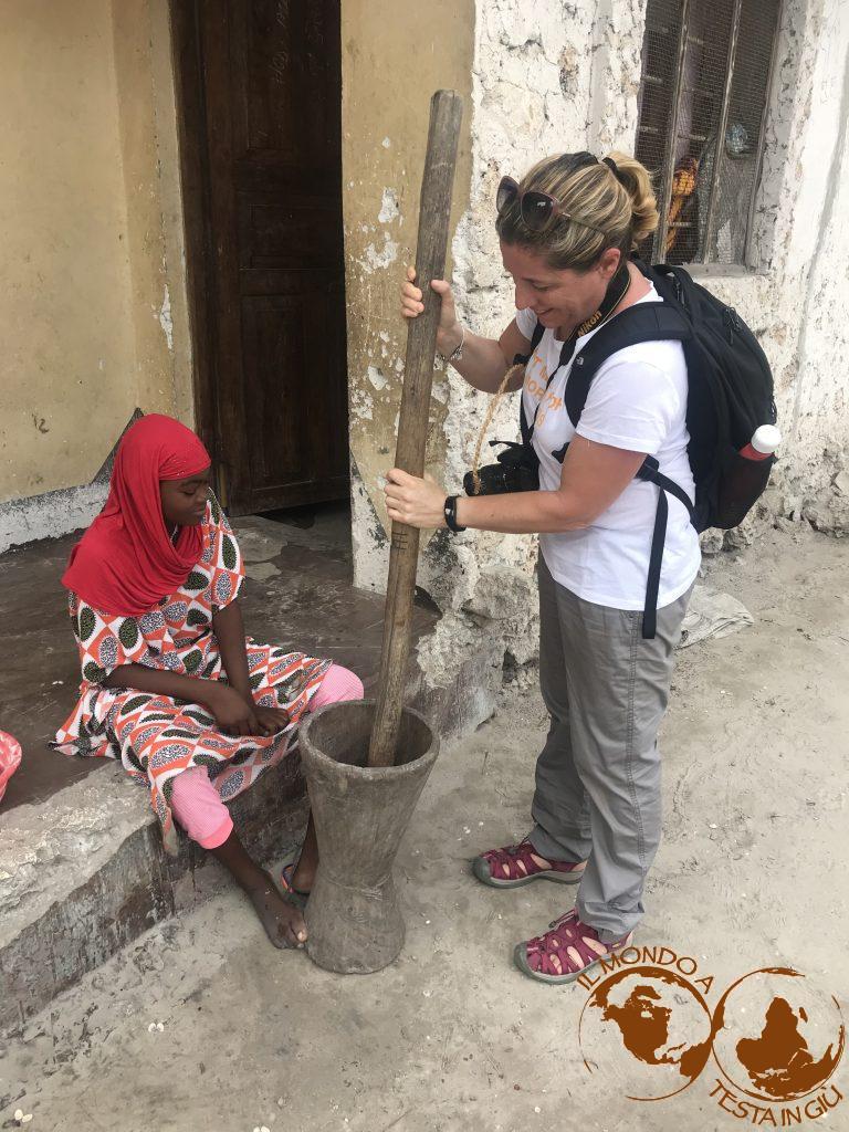 Preparare la farina a Jambiani