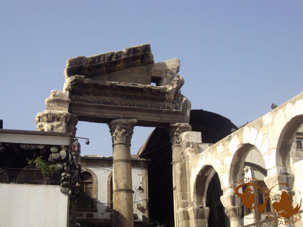 Mix di resti tra il mercato e la grande moschea a Damasco