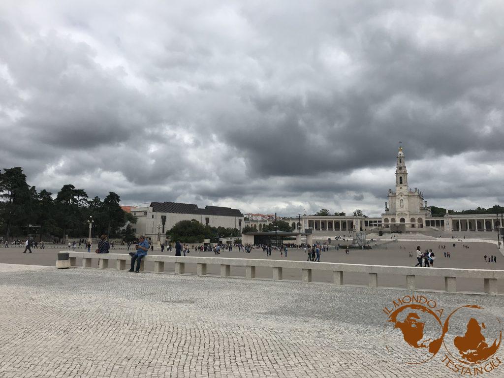 L'ampio piazzale del Santuario di Fatima