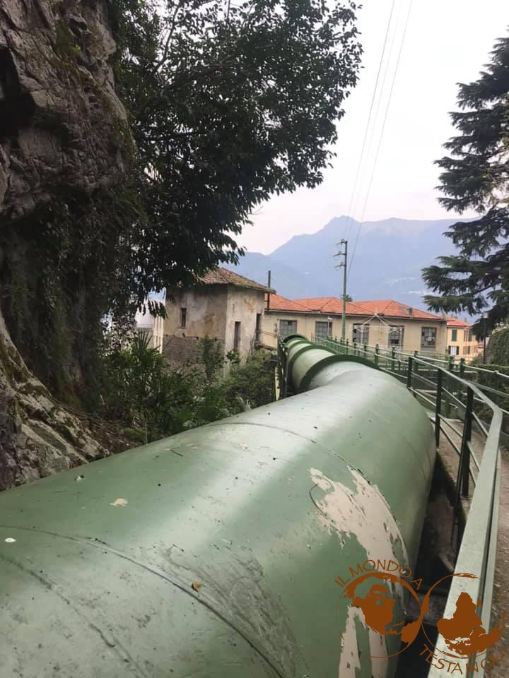 Tubature per lo sfruttamento delle acque e in lontananza la Ca' del Diavol