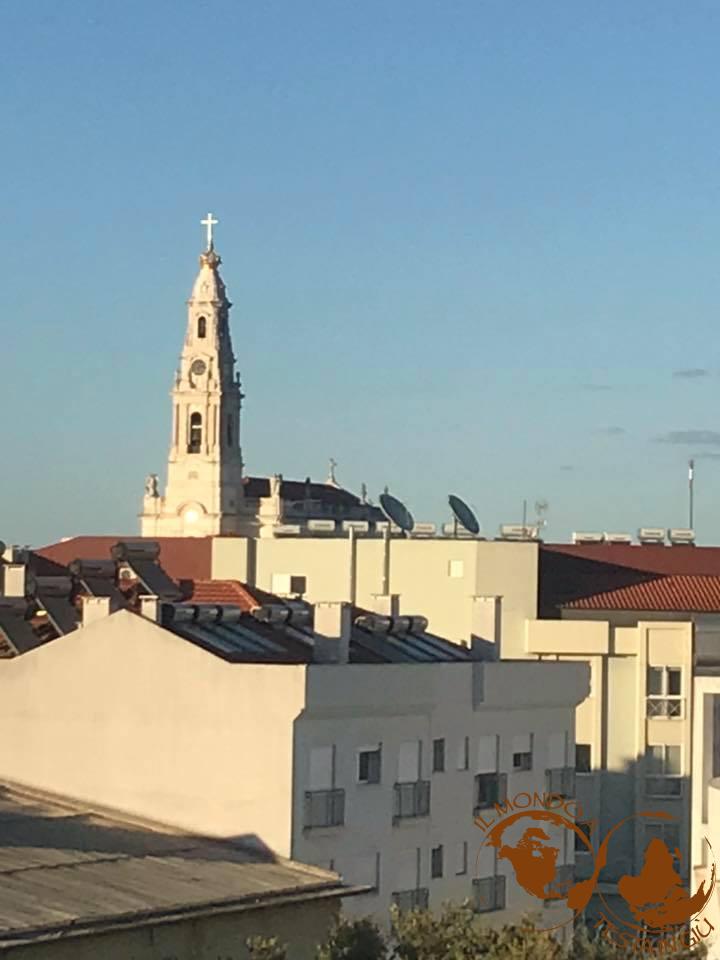 Fatima oggi e il campanile del Santuario
