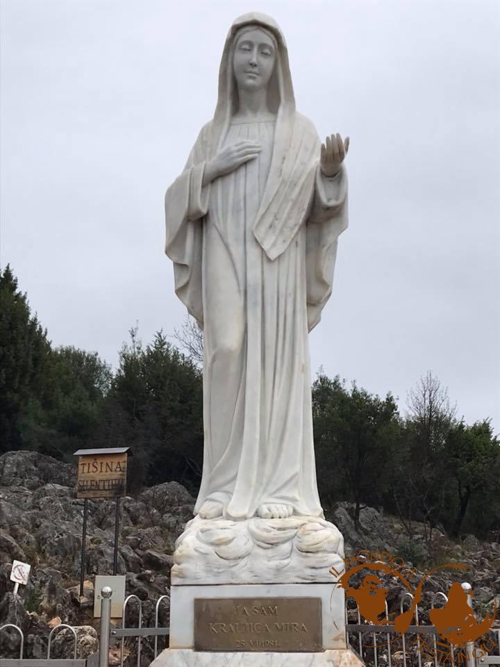 Statua della Regina della Pace di Medjugorje