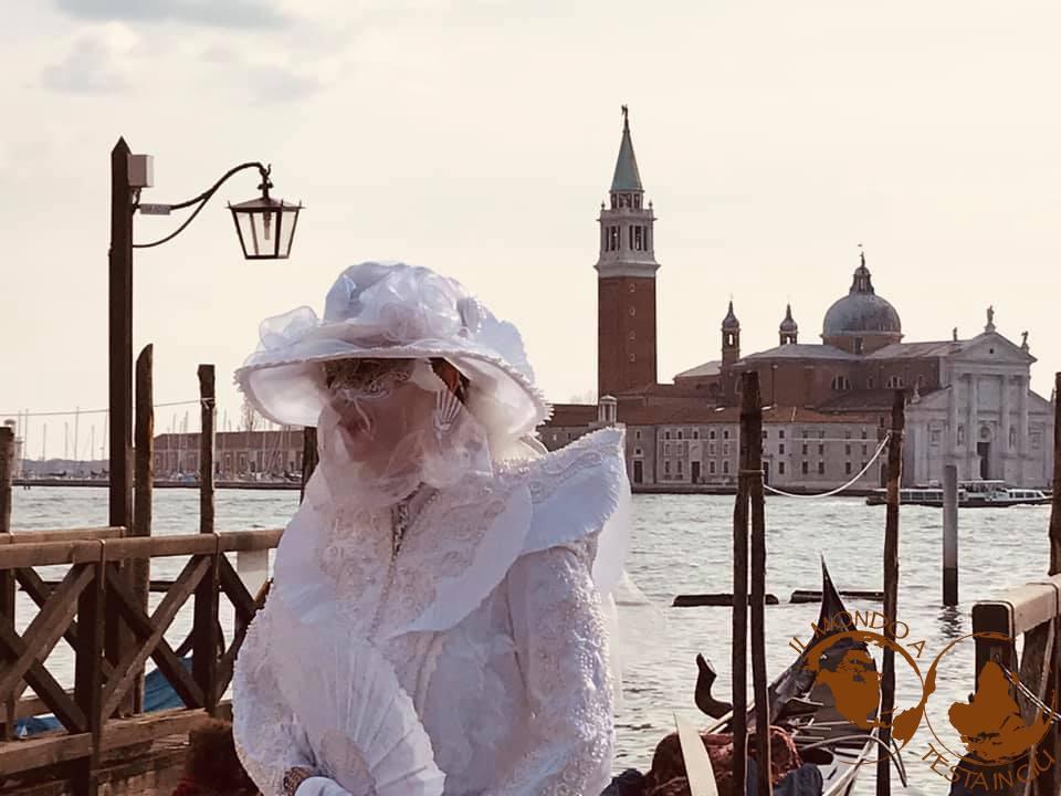 Maschera in bianco