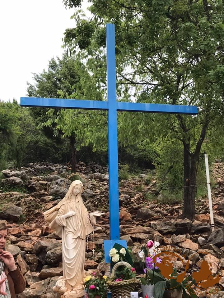 La Croce Blu sulla collina delle apparizioni