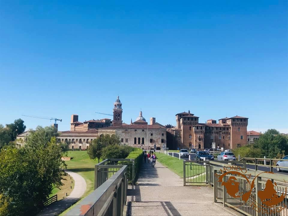 Il profilo di Mantova da ponte San Giorgio