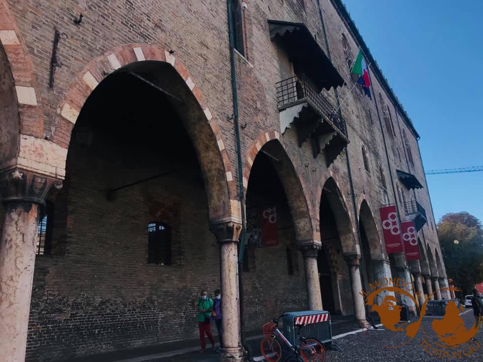 palazzo del Capitano in Piazza Sordello a Mantiva