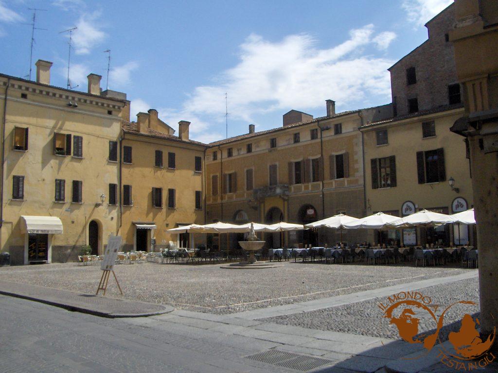 Piazza Broletto