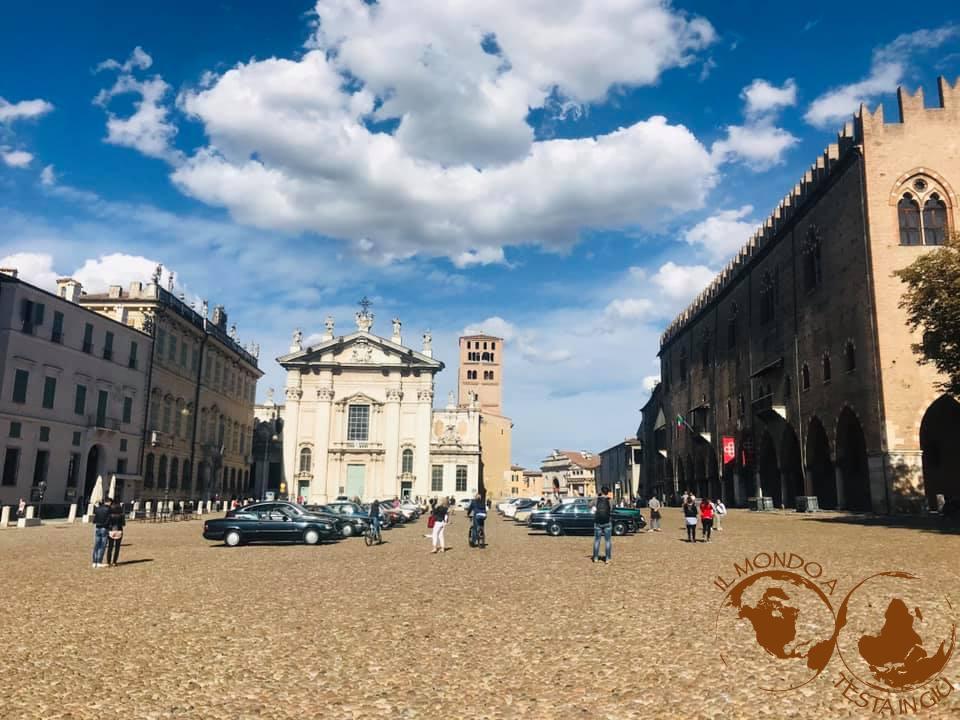 Piazza Sordello e il Duomo di San Pietro a Mantova