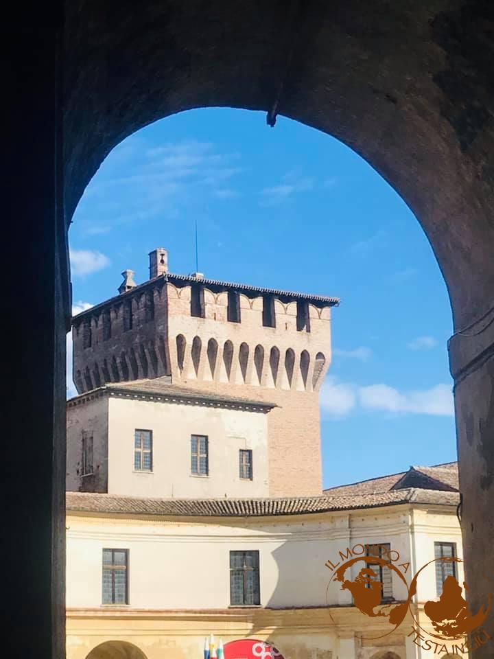 Piazza Castello ingresso Palazzo Ducale di Mantova