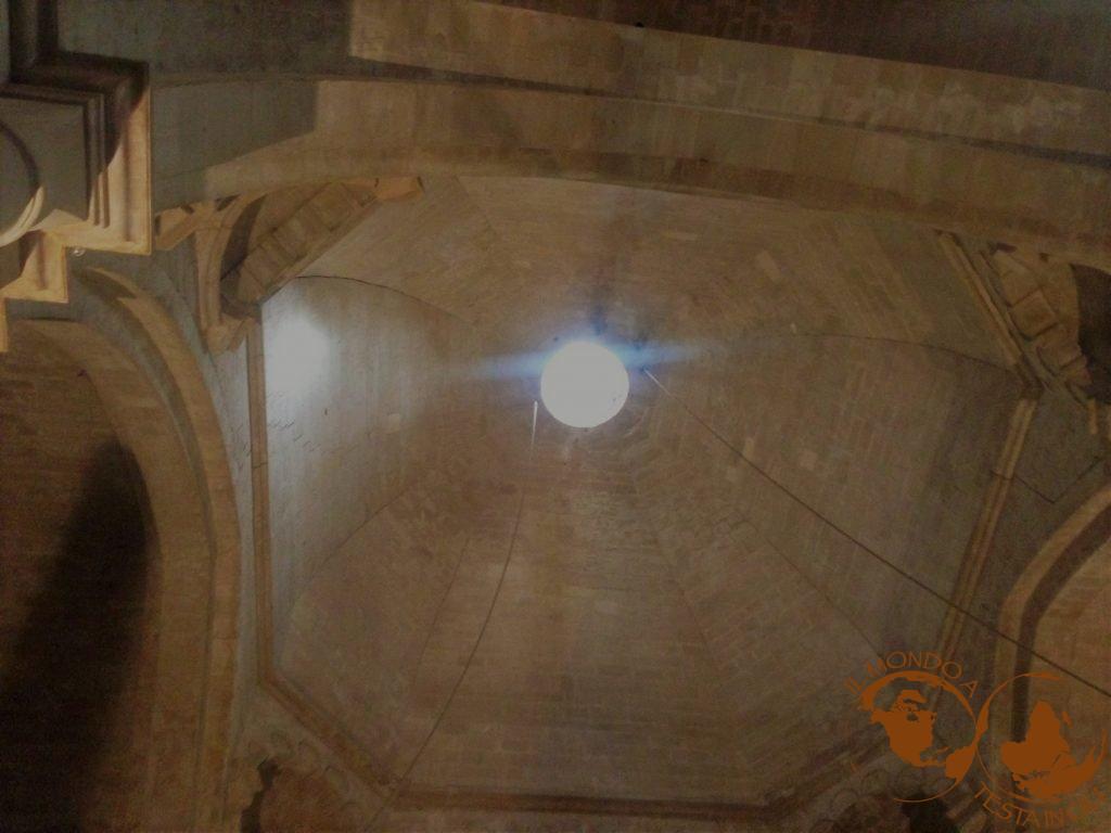 La volta a forma di cupola della chiesa dell'abbazia di Sénanque