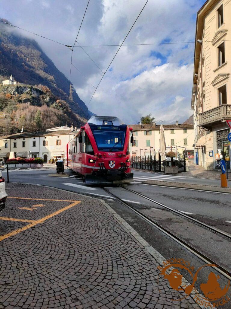 Il treno a Tirano sul Piazzale della Madonna