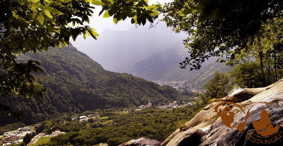 Vista sulla valle lungo la salita del sentiero panoramico